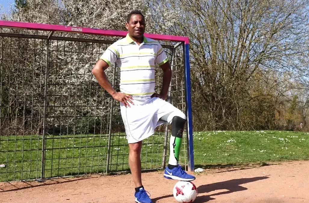 PLAYING FOOTBALL WITH A PROSTHESIS